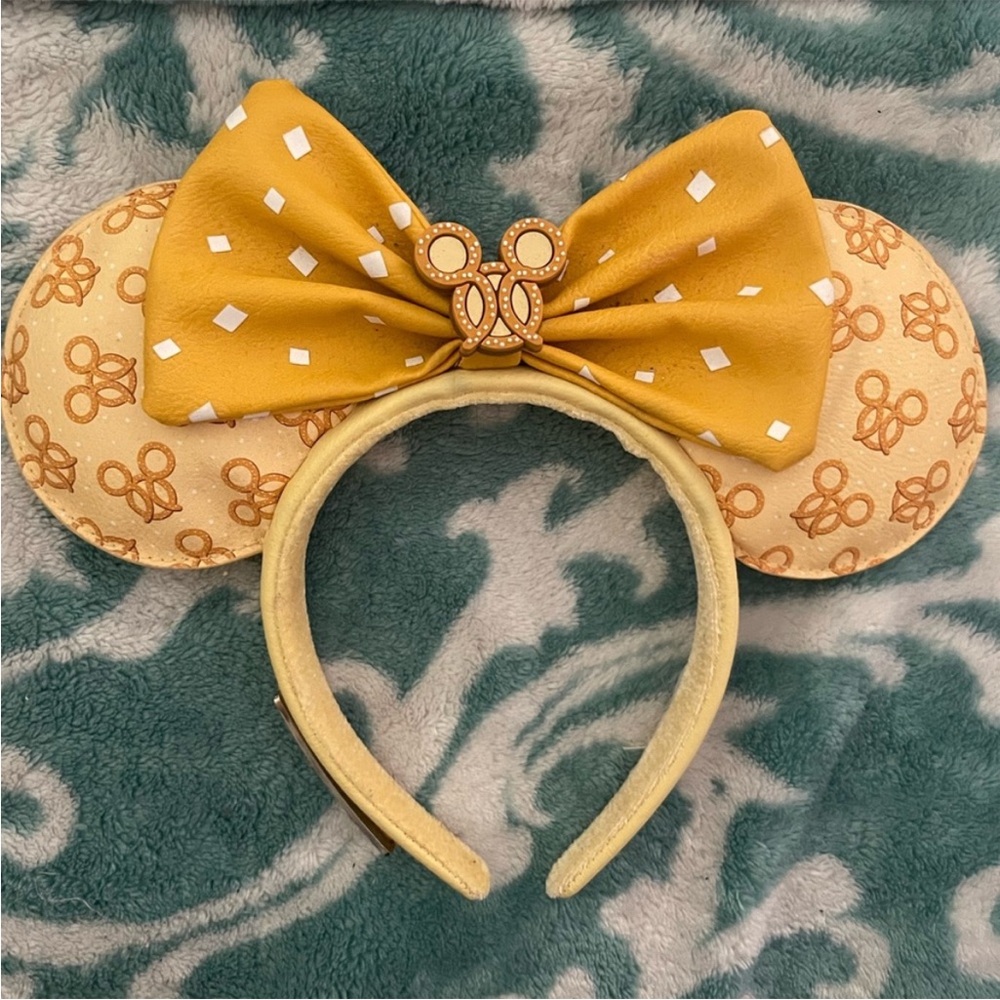 Loungefly Disney Pretzel Ears